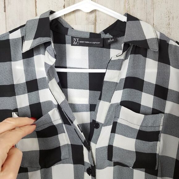New York & Company Plaid Button Down Shirt Black and White Size Small - Picture 4 of 10